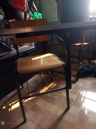Mesa, cadeira para estudo.
