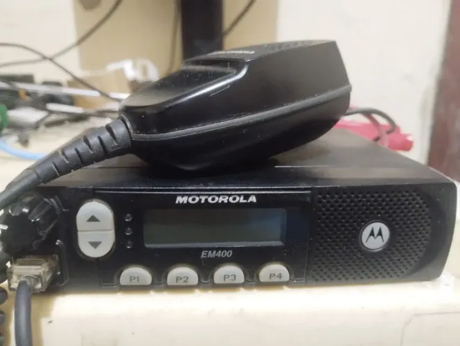 Rádio comunicador Motorola em400