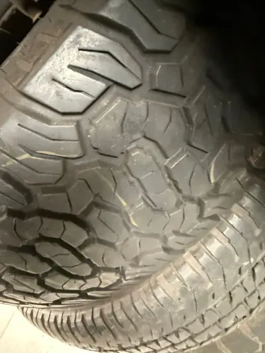 Pneu 265/65/17 XbriBrutus de  85 % vida útil