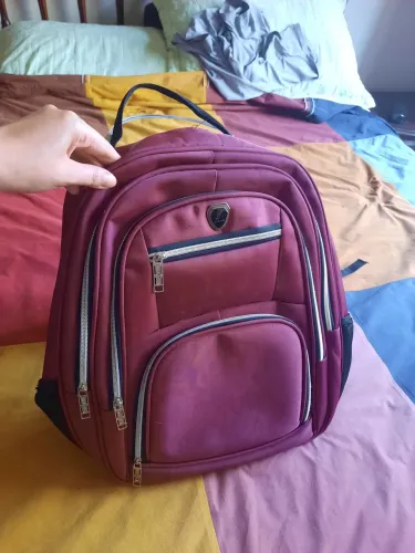 Mochila Vermelha Resistente e Espaçosa