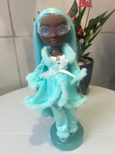 Boneca Rainbow High