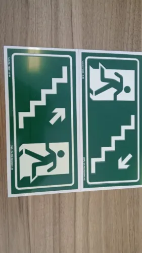 PLACA SINALIZAÇÃO FOTOLUMINESCENTE - PACOTE COM 25 PEÇAS