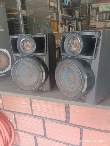 2 de caixas de Som marca LG.