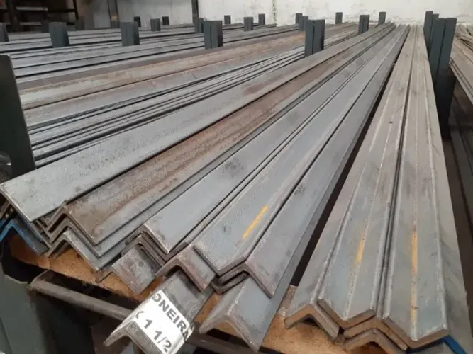 Perfil L Cantoneira Aço Carbono - Barras com 6 Metros - Ferro e Aço com o melhor preço