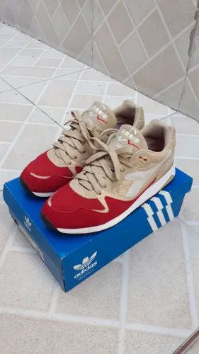 Diadora V7000 "Golden Straw"
