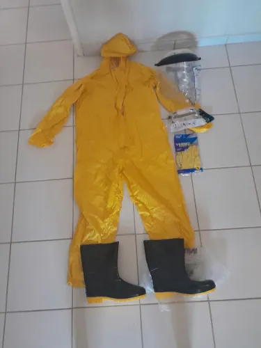 Kit Completo de Proteção: Macacão e Botas