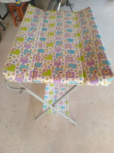 Trocado de fraldas e suporte de banheira