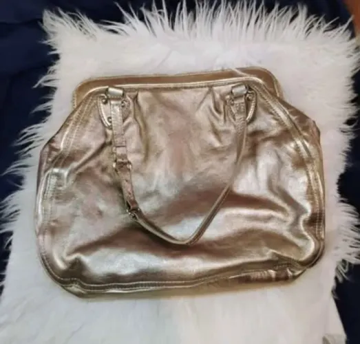 Bolsa Dourada Elegante Arezzo 