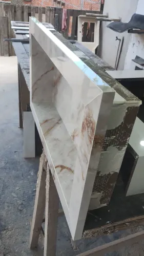 Nincho escupido em porcelanato