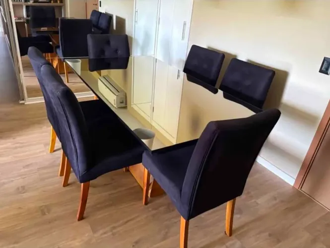 Mesa com 6 cadeiras perfeito estado R$1200,00Venda urgente