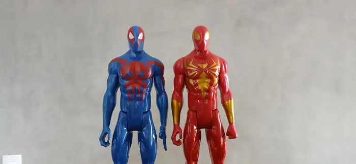 Bonecos Homem Aranha 2099 e Iron Spider 30cm