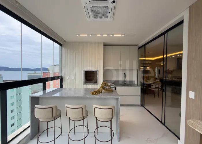 Apartamento quadra mar à venda no Edifício Acqua Blue em Itapema.