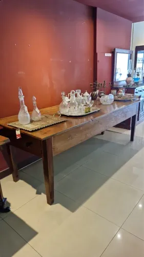 Mesa de fazenda em vinhático