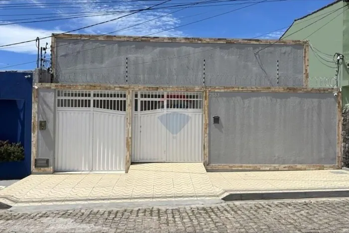 Casa com 3 Quartos (1 Suíte), Piscina e Área Gourmet no Conjunto Santa Catarina Zona Nort