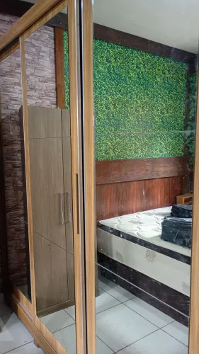 Guarda roupa três portas espelhado