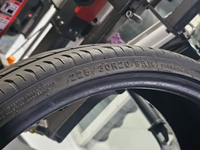 PNEUS ARO 20 225/30 ARO 20 SEMI-NOVO