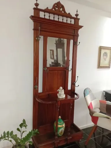 1 chapeleiro antigo em perfeito estado de conservação