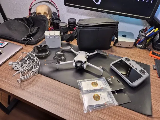 Dji Mini 4 Pro Flymore Combo 3 baterias e controle com Tela
