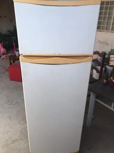 Geladeira semi nova