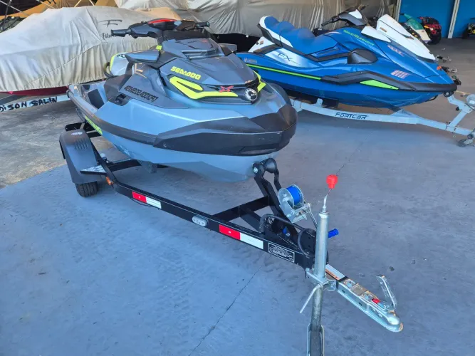 SEA DOO RXT-X 325 COM 43 HORAS, ACOMPANHA CARRETA 2.026.
