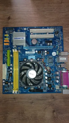Placa Mãe Gigabyte GA-M61SME-S2L AM2 DDR2 COM DEFEITO