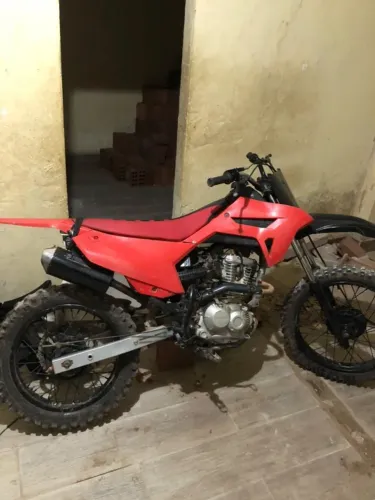 Moto para trilha com.kit da crf