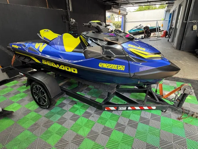 Jet ski sea doo wake 230