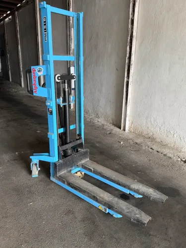 Paleteira paletrans 1.500kg 
