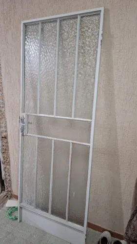 Porta de aço com vidro usada