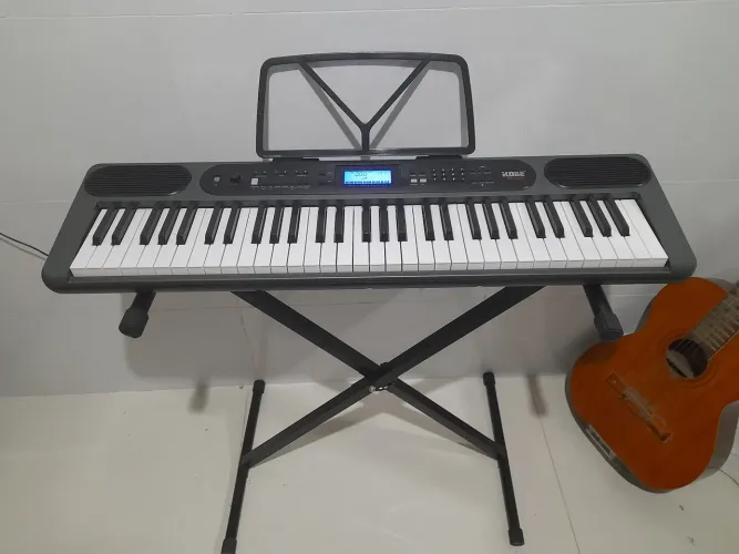 Teclado Kobe kb-400 semi-novo, usado algumas vezes 