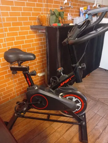 Vendo uma Bicicleta Ergométrica