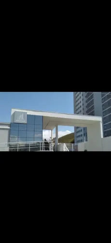Alugo apartamento no condomínio Millennium.