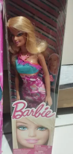 Barbie fashion 2010 com anel