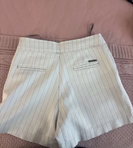 Short marca Murau branco listado