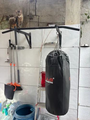 Saco de boxe + suporte para barras