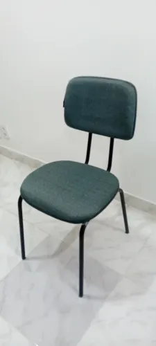 Cadeira de escritório tipo secretária fixa