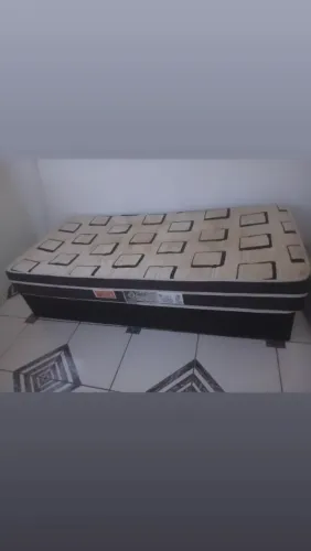 Vendo cama solteiro com colchão