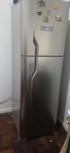 Geladeira eletrolux 500 litros usada por $2 mil reais com nota fiscal