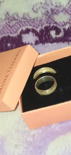 Alianças de prata com fio de ouro