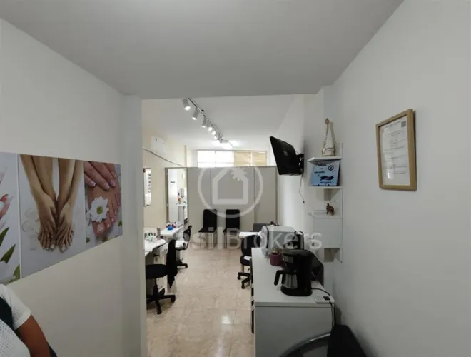 Sala comercial com planta diferenciada no coração da Tijuca