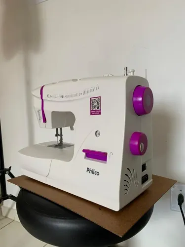 Máquina de Costura Doméstica - Philco 33 Pontos