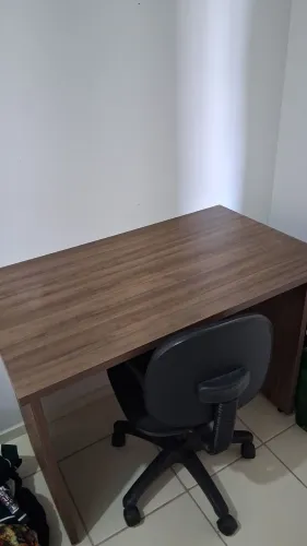 Mesa para escritório com cadeira