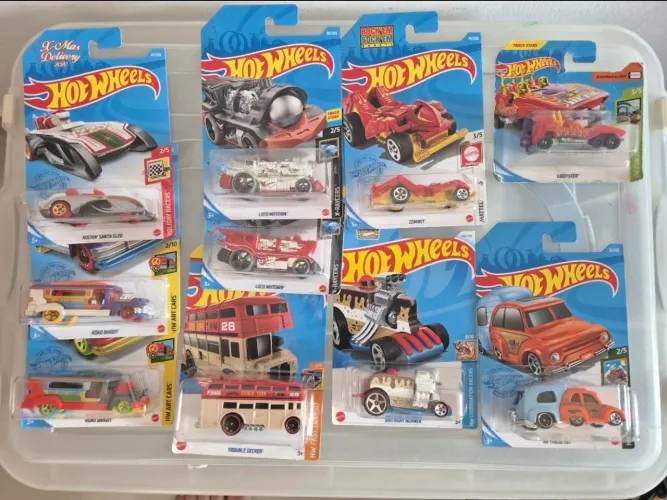 Carrinhos Hot Wheels duversos