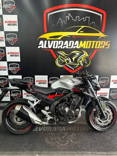 CB 500F 2021/2022 5.900 km apenas. Já emplacada e à pronta entrega