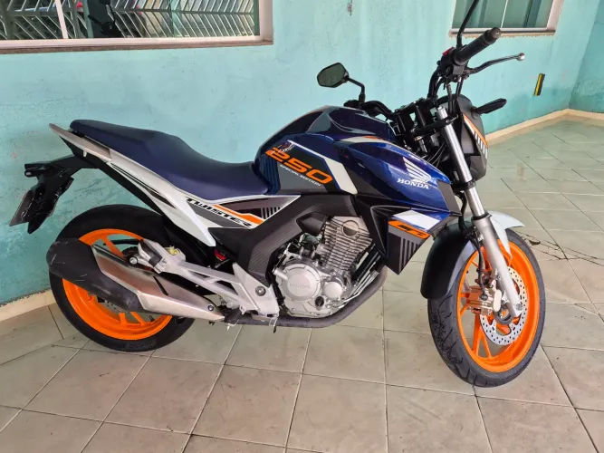 Cb twister 250/abs edição especial- ac trocas