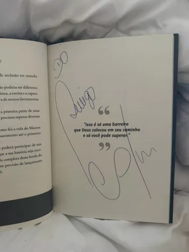Livro do Cafu autografado