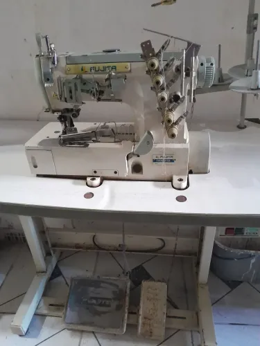 MAQUINA DE COSTURA GOLEIRA EM EXCELENTE ESTADO, INTERRESSADOS CHAMAR *
