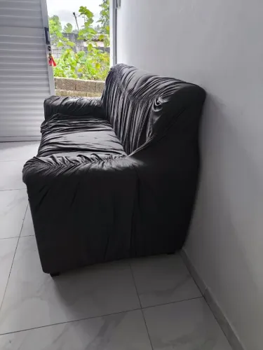KIT SOFA EM ÓTIMO ESTADO E COM CAPA