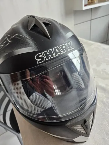 Vendo capacete Shark tricomposto semi-novo tamanho 58