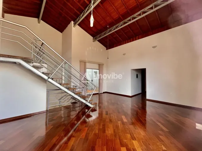 Casa Espaçosa à Venda com Quintal Amplo em Santa Bárbara d'Oeste